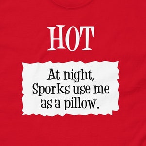 Hot Taco Bell Sauce Paket &#39;In der Nacht benutzen Sporks mich als Kissen.&#39; Halloween Kostüm Herren klassisches T-Shirt
