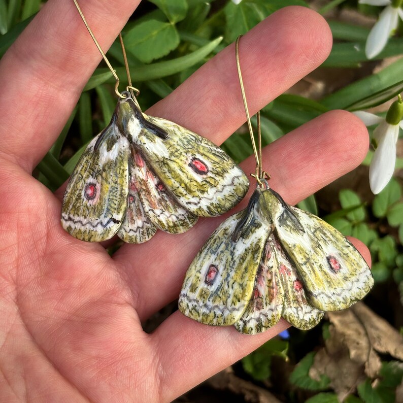 Green Moth butterfly ceramic dangle earrings. Porcelain ceramic lightweight earrings. Spring summer artistic bug insect earrings. zdjęcie 2