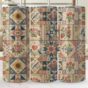 Korsstygns-tumbler-wrap, Cottagecore Quilt-mönster, tumbler PNG, blommig lantlig 20oz smal sömlös design