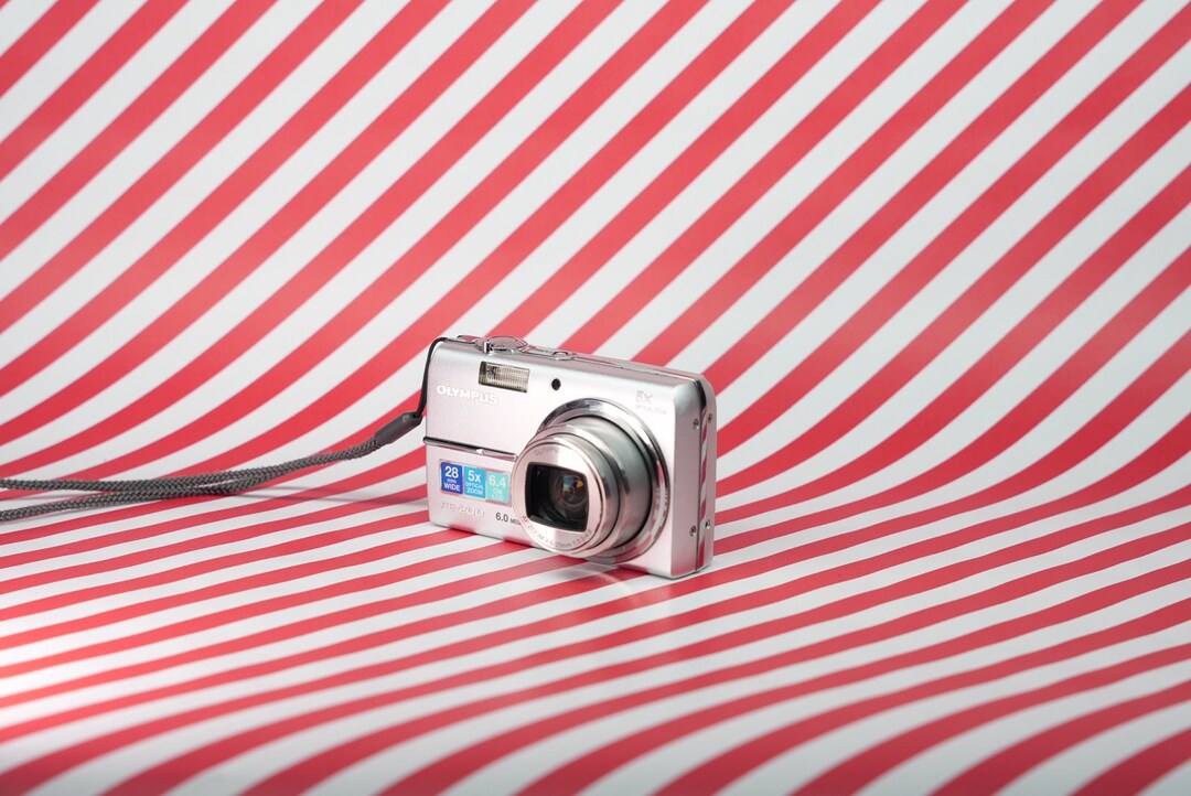 2000s Digital Compact Camera OLYMPUS FE-200 - Etsy