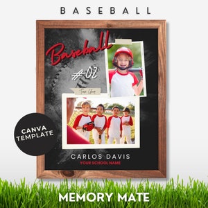 Op de afbeelding: Een zwart schoolbord met een houten frame, met een baseballthema. Het schoolbord heeft een baseballafbeelding, de tekst "Baseball #02" en twee foto's van jonge baseballspelers. De tekst "Carlos Davis" en "Uw schoolnaam" staan ook op het schoolbord.