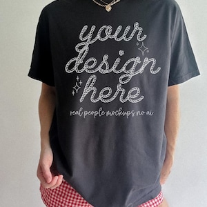 Black Comfort Colors 1717 Mockup C1717 Lifestyle Mock Tshirt Streetwear Mockup Pinterest Aesthetic Influencer Mockup Trendy Y2k Summer Shirt