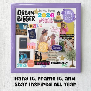 K&ouml;nnte beinhalten: Eine gerahmte Collage mit einem lila Rahmen, die inspirierende Bilder und Texte zeigt. Die Collage enth&auml;lt S&auml;tze wie "Dream Bigger", "Travel" und "Find Your Fire". Sie enth&auml;lt auch Bilder von einem Reisepass, einer Bibel und einer Familie. Der Text unten lautet "H&auml;ngen Sie es auf, rahmen Sie es ein und lassen Sie sich das GANZE Jahr inspirieren."