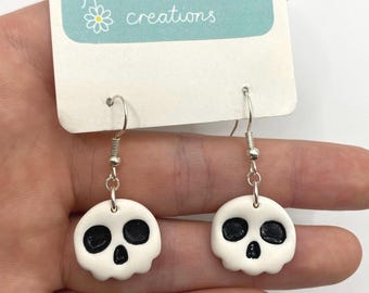 Pendientes de calavera / Pendientes de arcilla polimérica / Hechos a mano, divertidos, únicos, lindos, coloridos, peculiares, tontos, graciosos, novedosos / Regalo para ella