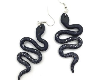 Pendientes de serpiente Reputation / PENDIENTES DE ARCILLA POLIMÉRICA / Hechos a mano, divertidos, únicos, lindos, coloridos, bonitos, Taylor Swift, Eras Tour, Swiftie