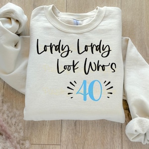 Lordy Lordy Guarda chi ha 40 anni in formato Svg, 40esimo compleanno in formato Svg, camicia per il 40esimo compleanno in formato Svg, festa del 40esimo compleanno in formato Svg, 40 anni in formato Svg, SVG/DXF/Eps/Png/JPEG