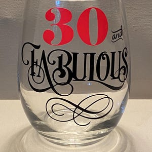 30 e favoloso Svg, 30° compleanno Svg, 30° compleanno maglietta Svg, 30° festa di compleanno Svg, 30 anni Svg, bicchiere di vino SVG/DXF/Eps/Png/JPEG