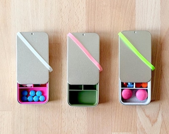 Leuke pillendoos Mini reismedicijnblikje Gepersonaliseerd RX Custom Med-hoesje Kleine noodset voor haar Reizen Bruiloft Gunst Katerbehandeling