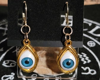 Eye earrings