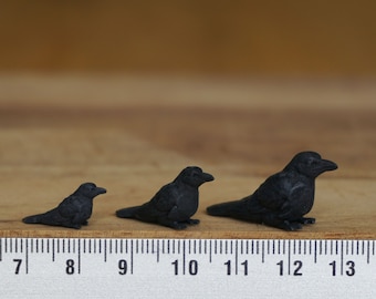 Miniaturowy Siedzący Kruk, skala 1:12, miniaturowe czarne ptaki, nawiedzona, upiorna diorama