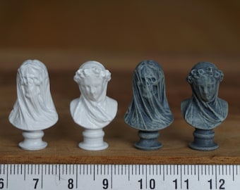 Statua in miniatura con busto velato, decorazione per casa delle bambole