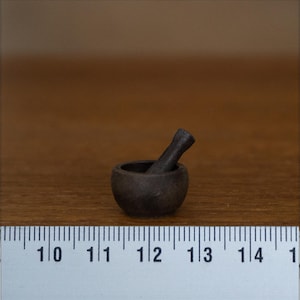 Miniatyrmortel och mortelstöt, häx- och trollkarldiorama skala 1:12
