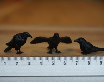 Corbeau miniature, mini oiseaux noirs à l'échelle 1:12