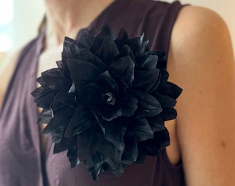 Broche de flores de seda. Alfiler de flor negra. Broche negro grande