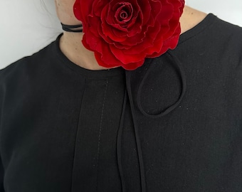Silk flower choker, Rose necklace. Handmade flower necklace. Rossette choker