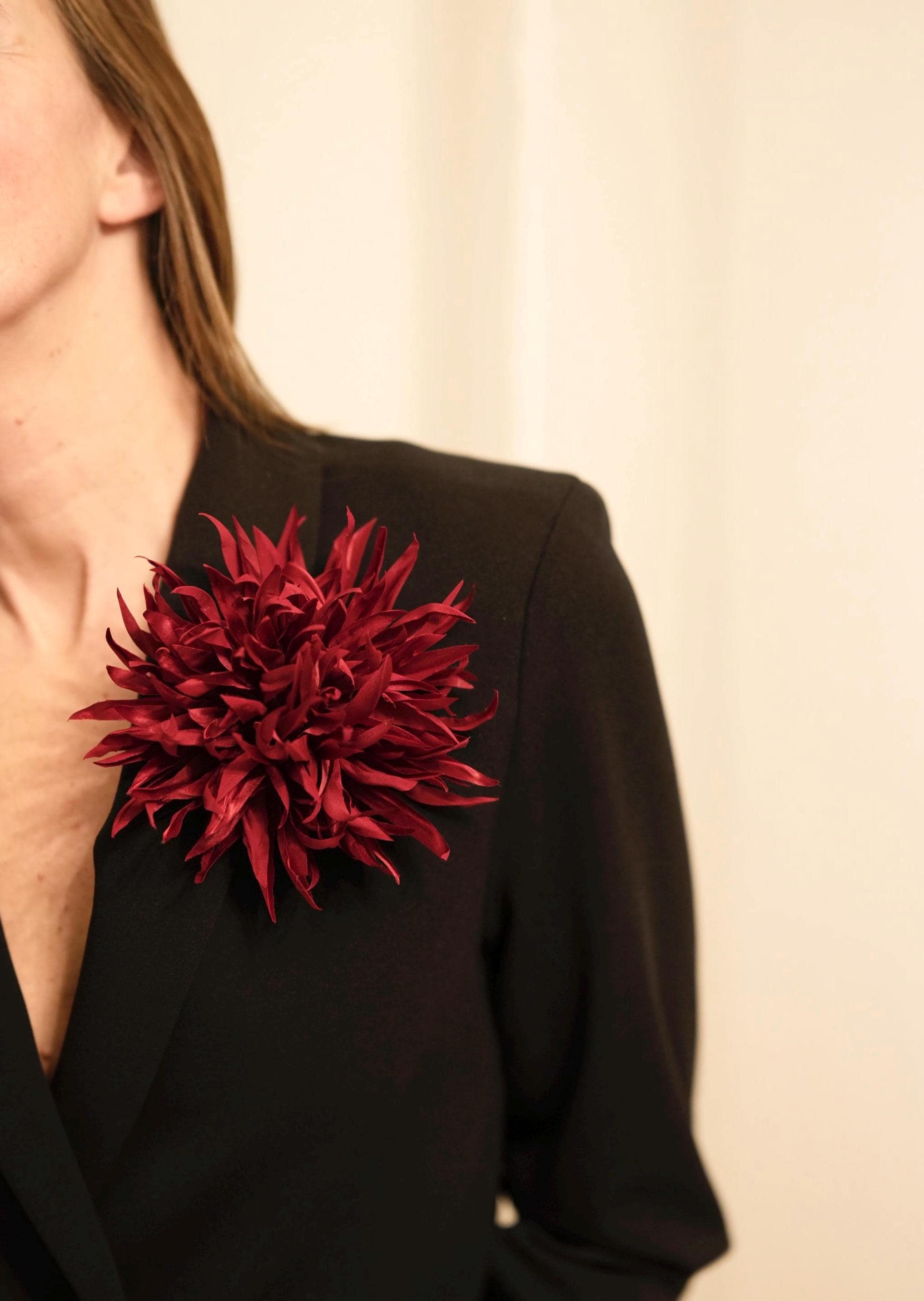 Épingle en émail rouge cerise | Broche fruits kitsch