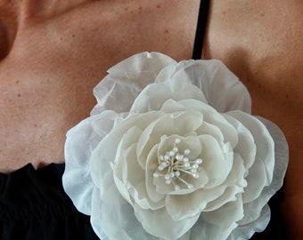 Silk flower brooch. Cream white color. Packed as a gift