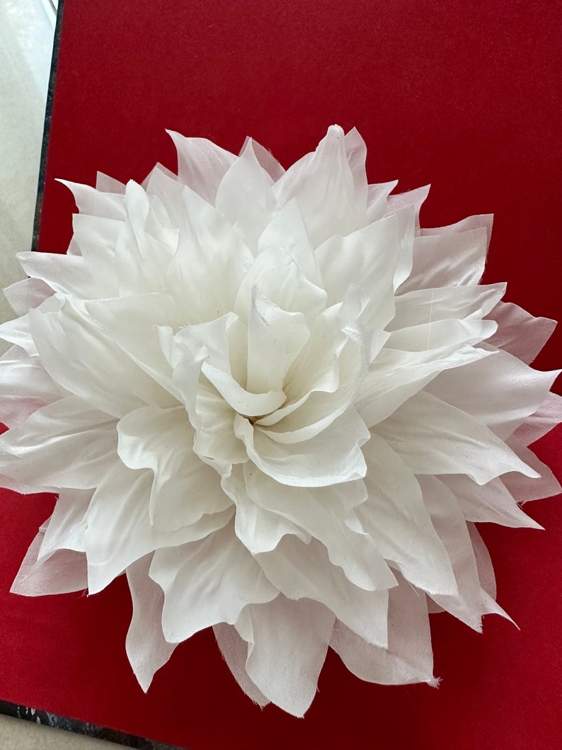 Large Silk flower brooch. Flower pin. White color flower brooch. Packed as a gift zdjęcie 2