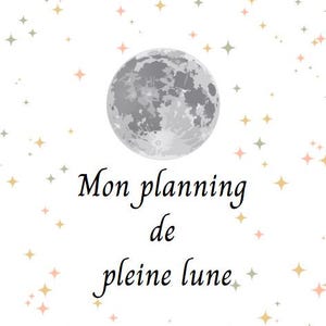 Peut inclure: Un fond blanc avec une pleine lune grise et des étoiles éparpillées dans des tons de rose, pêche et gris. Le texte "Mon planning de pleine lune" est écrit en cursive noire.