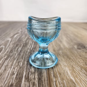 Blue UV Reactive Glass Glow Ribbed Eye Wash Cup - Glows PINK!