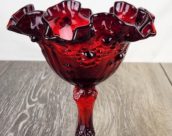Plato de cristal Fenton Ruby Red con forma de rosa repollo y pedestal - ¡6,5" BRILLA!