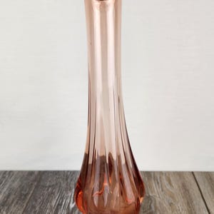 L.E. Smith Peach Pink Swung Glass Vase 15&quot; Six Petal Mid Century Art Glass Retro Home Decor