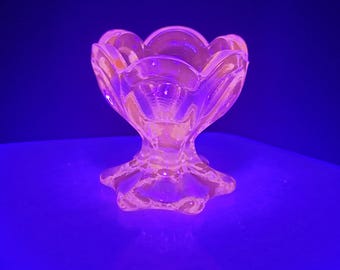 Dalzell Viking Yesteryear 24oz Pitcher in Cranberry Pink