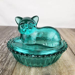 【アンティーク】猫のミルクガラスキャンディディッシュ　Cat on nest Teal Blue Glass Cat on Basket - 