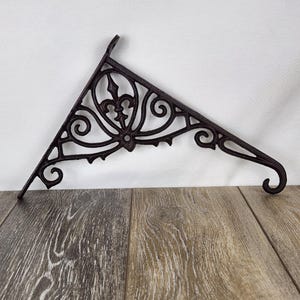 Victorian Style Ornate Cast Iron Plant Hanger - Garden Decor 12 x 10