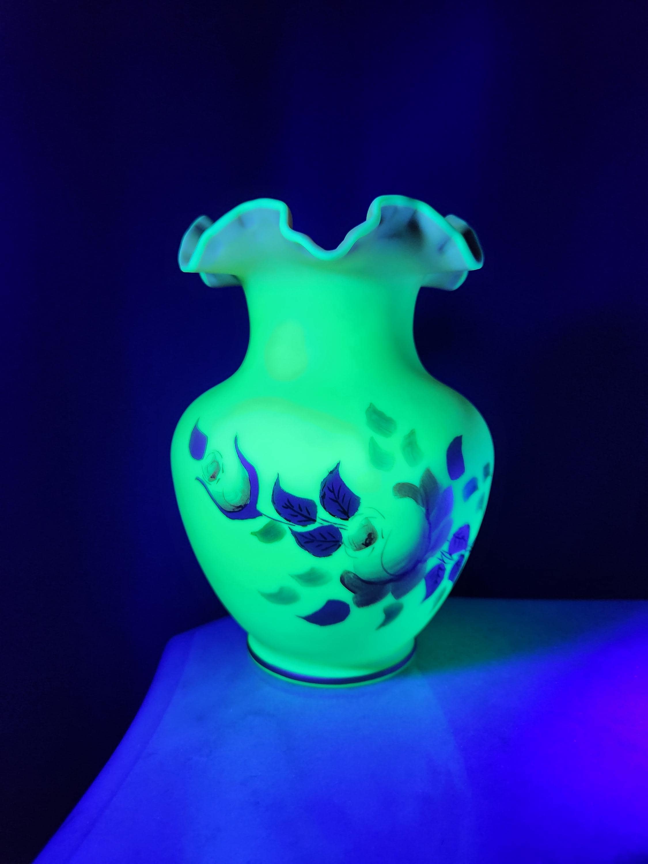 Fenton Custard Uranium Glass Burmese Satin Vase – Hand-painted by