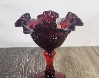 Plato de cristal Fenton Ruby Red con forma de rosa repollo y pedestal - ¡6,5" BRILLA!
