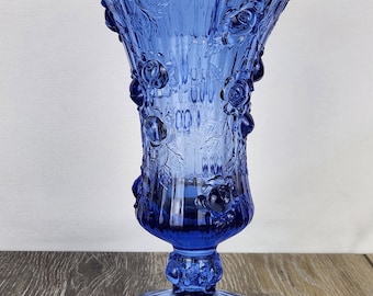 Jarrón Fenton Colonial Blue Opalescent con diseño de pétalos de rosa repollo en relieve - 9"