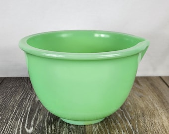 Vintage McKee Jadeite Uranium Glass Mixing Bowl w/ Pour Spout - 6.5" GLOWS! READ
