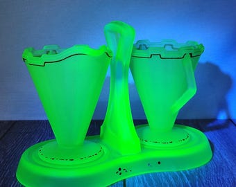 Juego de lechera y azucarero de vidrio de uranio pintado satinado estilo Depression Glass - Vintage