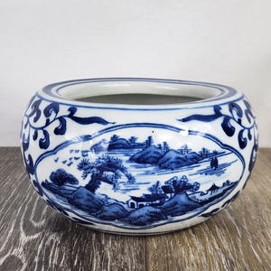 Vintage Blue & White Landscape Chinoiserie Cachepot Planter - Chinese Jardiniere