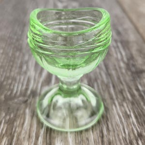Lime Green Vaseline Uranium Style Glass Glow Ribbed Eye Wash Cup - Glows PINK!
