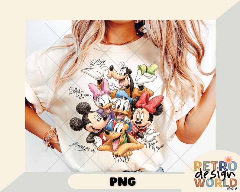 Może przedstawiać: Kremowy t-shirt z kolorową grafiką postaci Disneya: Myszki Miki, Myszki Minnie, Kaczora Donalda, Kaczki Daisy, Goofy'ego i Plutona. Postacie otoczone są podpisami. Koszulka ma kr&oacute;tkie rękawy.