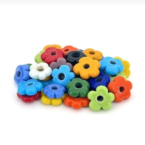 Daisy Flower Glass Beads 1.5cm Medium Size Beads 14pcs Choose Your Color Handmade Spacer Beads for Jewelry Making Necklace Bracelet Earrings