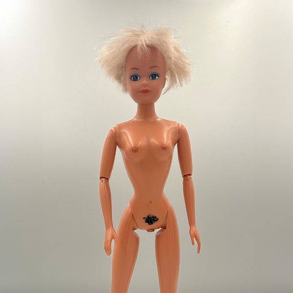 Barbie mit Nippeln, Kitzler und Vagina
