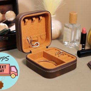 Personalized Jewelry Box, Bridesmaid Gifts, Travel Jewelry Case, Leather Jewelry Organizer, Custom Gifts for Women, Birthday Gift for Mom