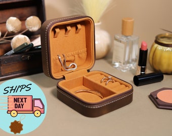 Personalized Jewelry Box, Bridesmaid Gifts, Travel Jewelry Case, Leather Jewelry Organizer, Custom Gifts for Women, Birthday Gift for Mom