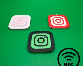 Instagramのロゴが入ったパーソナライズされたNFCキーホルダー。会社、ソーシャルメディア、インフルエンサー、コンテンツクリエイターの宣伝に最適です。