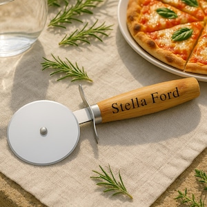 Custom Bamboo Pizza Slicer, Personalized Pizza Cutter, Custom Name Gift, Pizza Lover Gift, Bamboo Pizza Cutter, Engraved Handle Pizza Cutter
