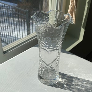 Vintage Anchor Hocking en forma de corazón, jarrón de vidrio transparente con hoyuelos con borde acanalado