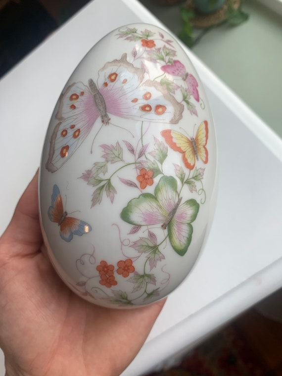 Vintage Avon Egg Shaped Trinket with Floral and B… - image 2