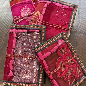 Set di 4 diari / Diari fatti a mano dall'India / Diari in tessuto Sari / Bellissime copertine in tessuto e carta bianca / Disegni ispirati ai viaggi