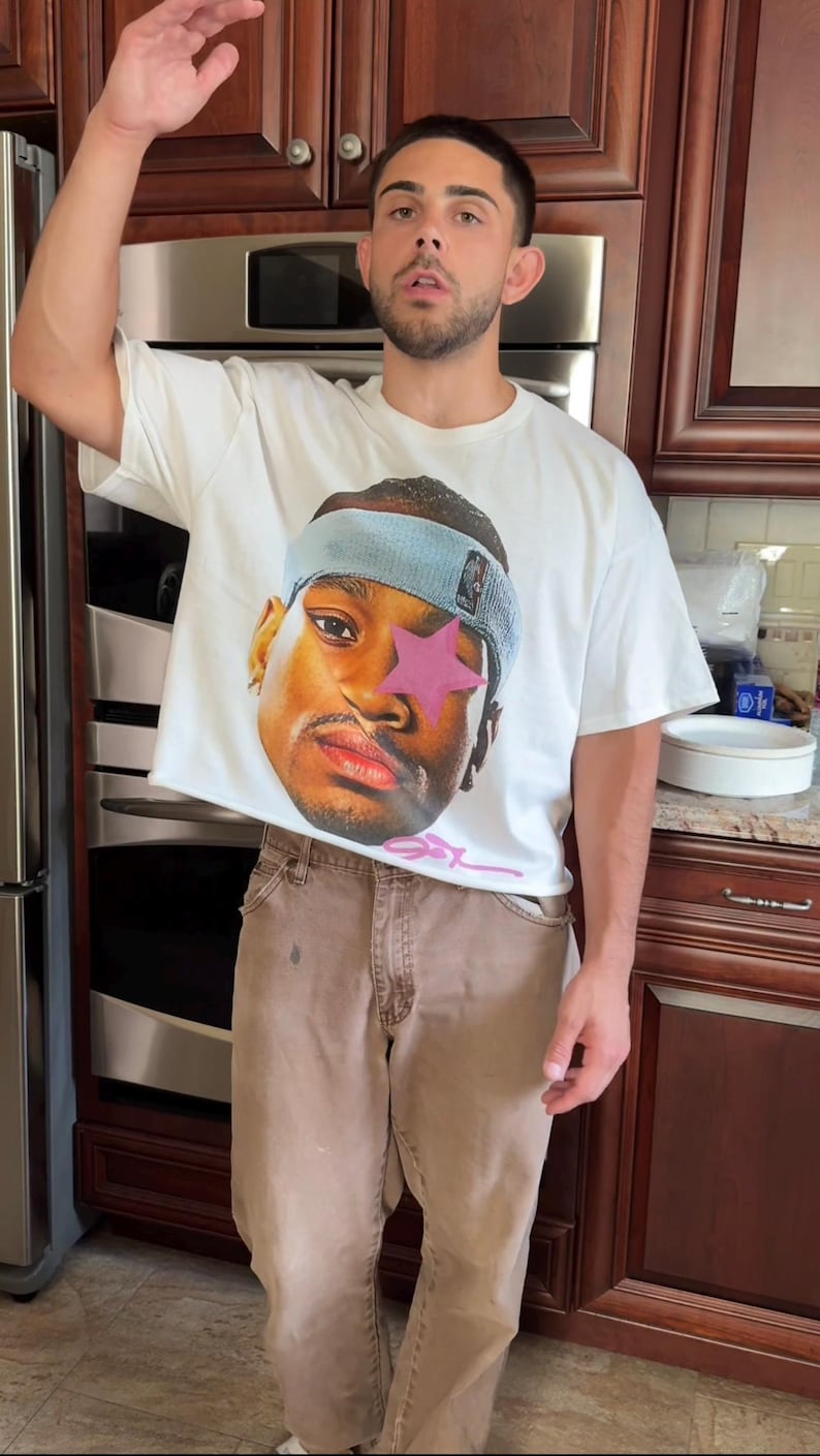 Puede incluir: Un conjunto de tres jarrones de cer&aacute;mica de diferentes alturas y formas. Los jarrones est&aacute;n esmaltados con un acabado blanco mate, ofreciendo una est&eacute;tica minimalista. El jarr&oacute;n m&aacute;s alto mide aproximadamente 25 cm.