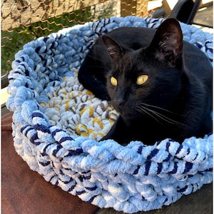 Crochet Cat Bed Pattern, Quick crochet project, DIY cat accessory