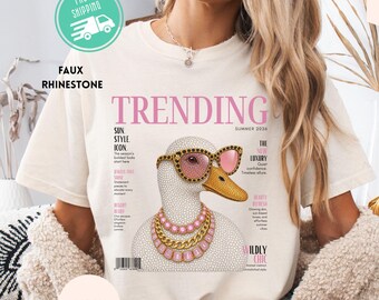 Maglietta Comfort Colors® Trending Summer Magazine con stampa oca, maglietta con oca di alta moda, maglietta di lusso con stampa animale