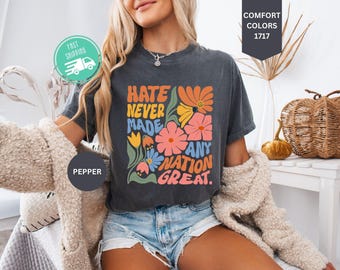 Camiseta Comfort Colors com estampa floral, camiseta antirracista, camiseta política moderna